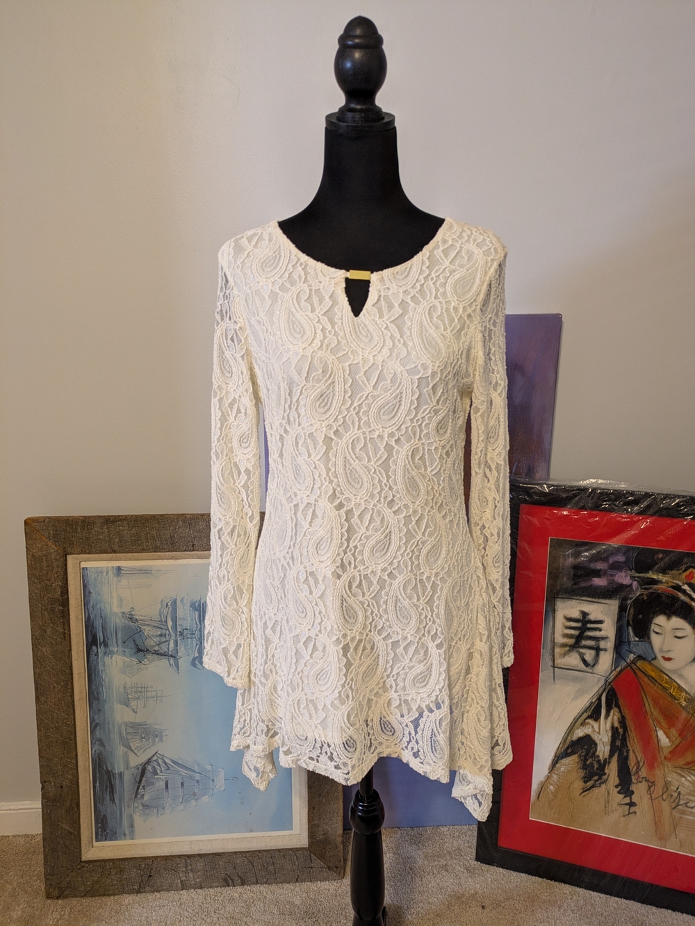 Linea Domani Ivory Lace Long-Sleeve Tunic Top Size M Handkerchief Hem Paisley